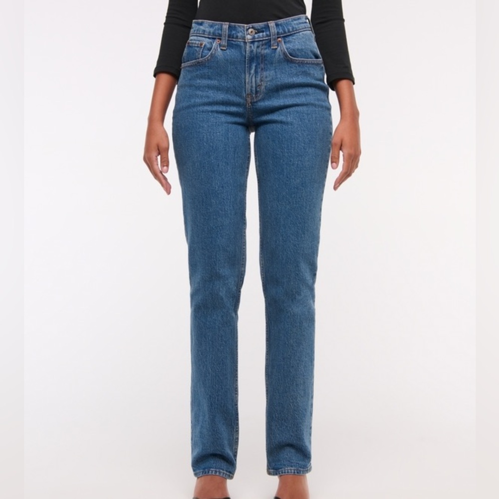 NWOT Abercrombie & Fitch Curve Love Blue Mid Rise 90s Straight Jean